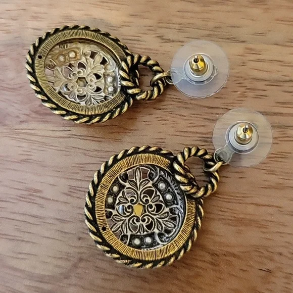 Sweet Romance filigree dangle earrings - Picture 2 of 4